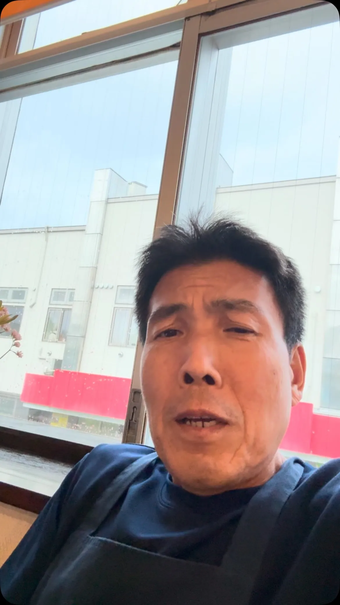 1人で来て英語話す勇者は今まで3名　日本語でもいいから1人で...